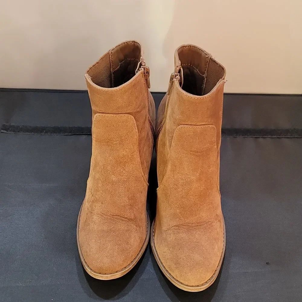 UNIVERSAL THREAD STACKED BLOCK HEEL ALMOND TOE BOOTIES